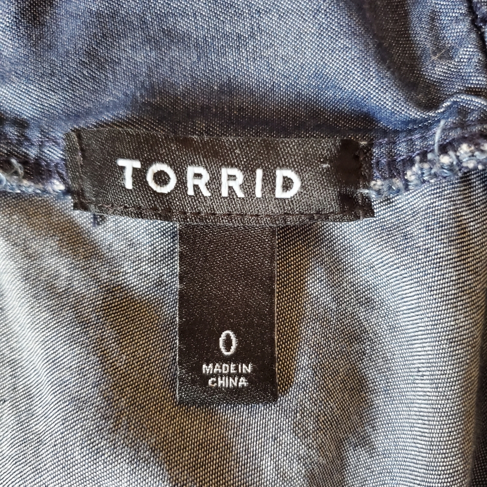 Torrid Mini Skater A-line Skirt Size 0X Chambray Denim Dark Wash with Pockets - Picture 7 of 8